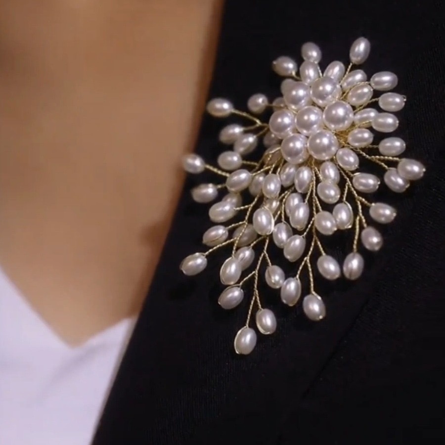 Pearls Brooch for Elegant Wome - Suit Supply Wedding Party recensione e prezzo