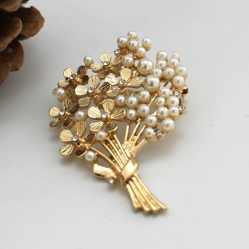Ladies Delicate Bouquet Pearl  - Suit Supply Wedding Party recensione e prezzo