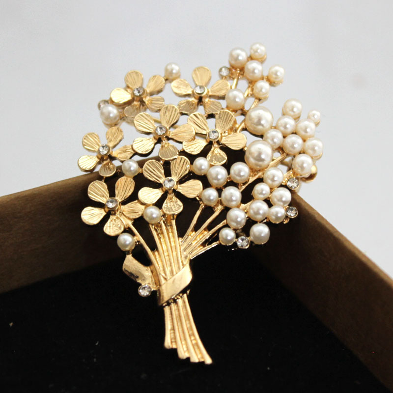 Ladies Delicate Bouquet Pearl  - Suit Supply Wedding Party recensione e prezzo